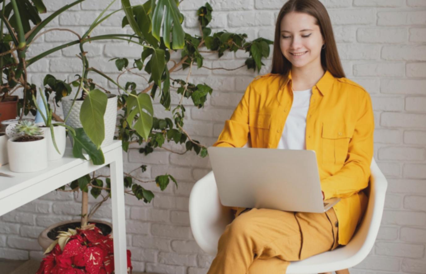 Digital learning environment with financial education resources